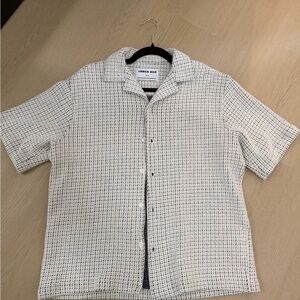 White & Black Textured Short-Sleeve Shirt